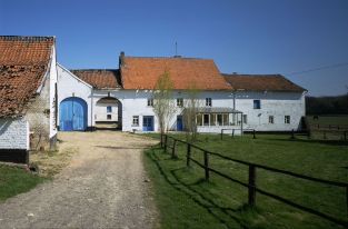 hoeve Gieveld te Teuven - de vaste zendlocatie was aan de hoeve aan de overkant - in deze hoeve werd één keer uitgezonden.