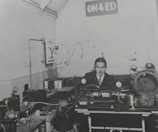 De eerste radiozenders